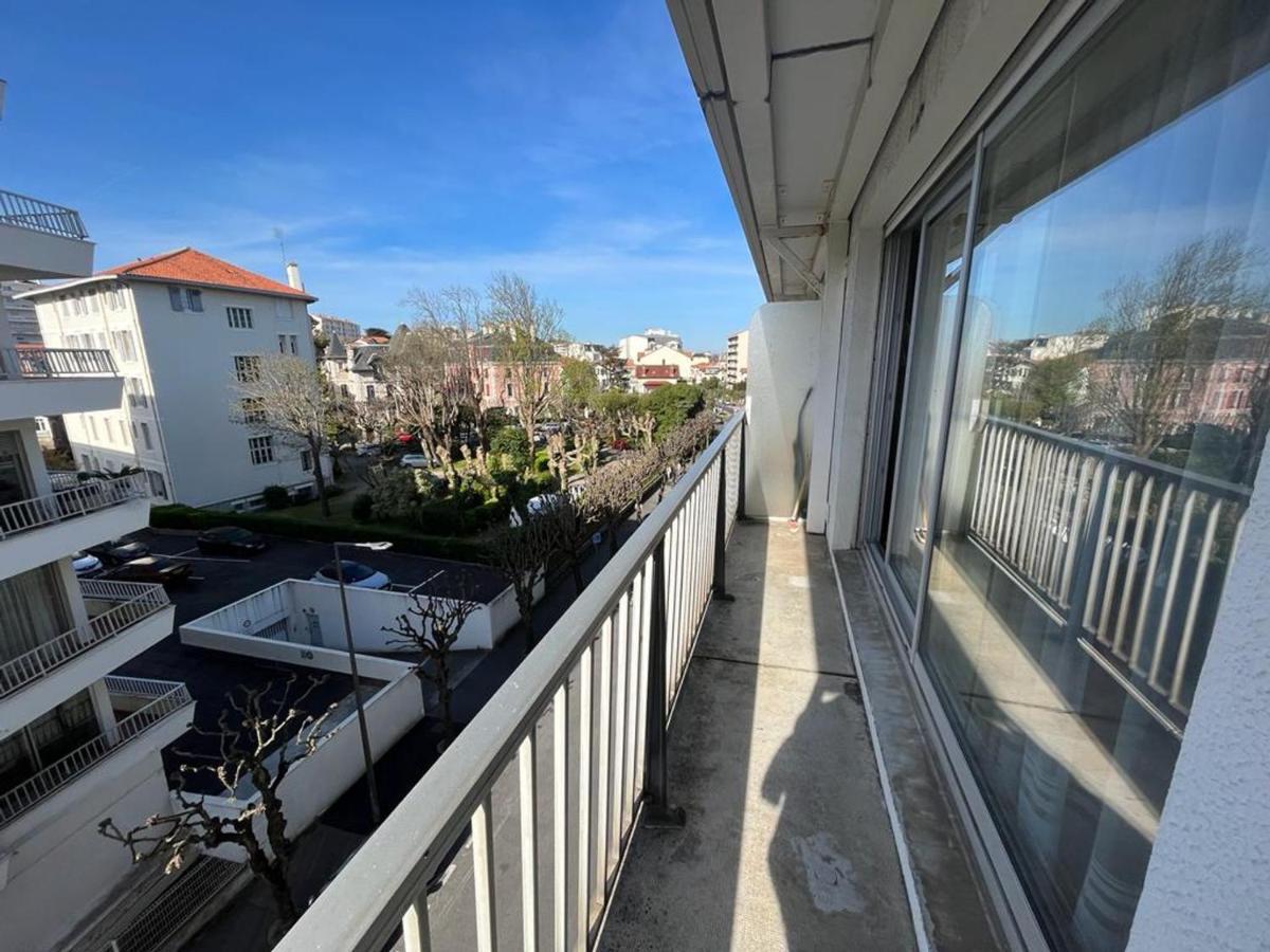 Appartement T4 Avec Parking, Balcon Et Proche Commerces A Biarritz - Fr-1-239-921 Buitenkant foto