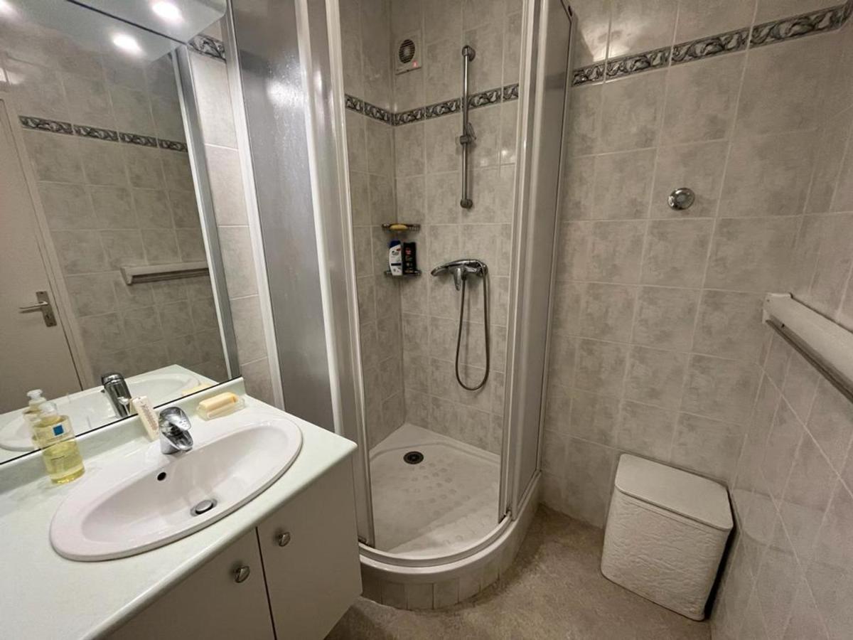 Appartement T4 Avec Parking, Balcon Et Proche Commerces A Biarritz - Fr-1-239-921 Buitenkant foto