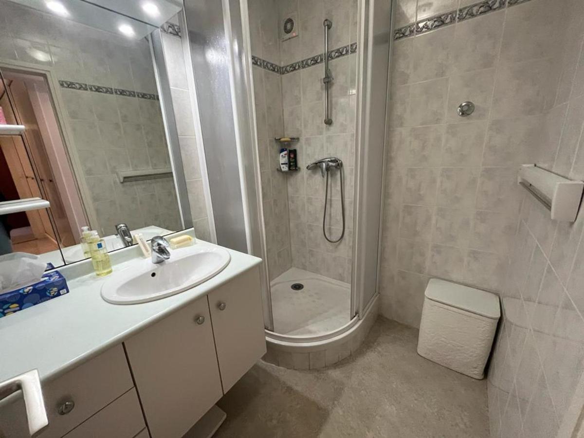 Appartement T4 Avec Parking, Balcon Et Proche Commerces A Biarritz - Fr-1-239-921 Buitenkant foto